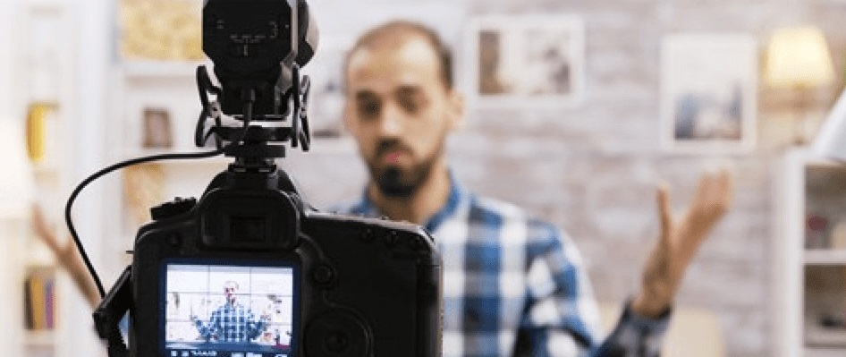 Les influenceurs : « Tout flatteur vit aux dépens de celui qui l'écoute