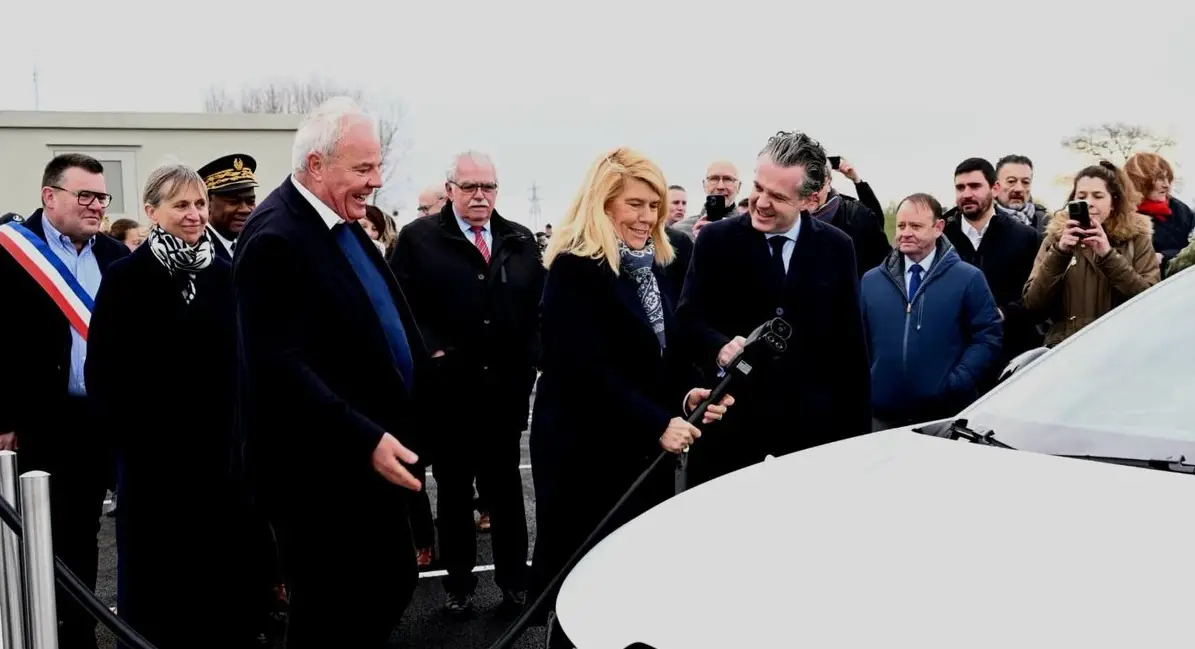 Une station de recharge électrique haute puissance entre Culhat et Lezoux, en pleine campagne !