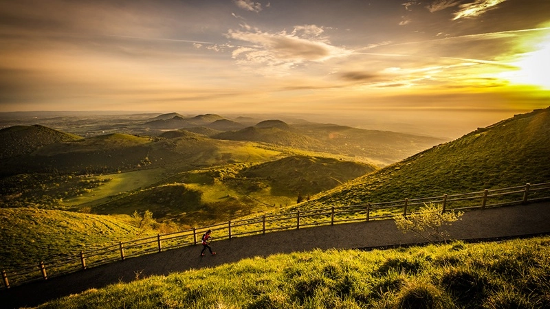 Office de Tourisme Clermont Auvergne Volcans : marier l&rsquo;effervescence d&rsquo;une métropole culturelle avec la force brute de la nature auvergnate